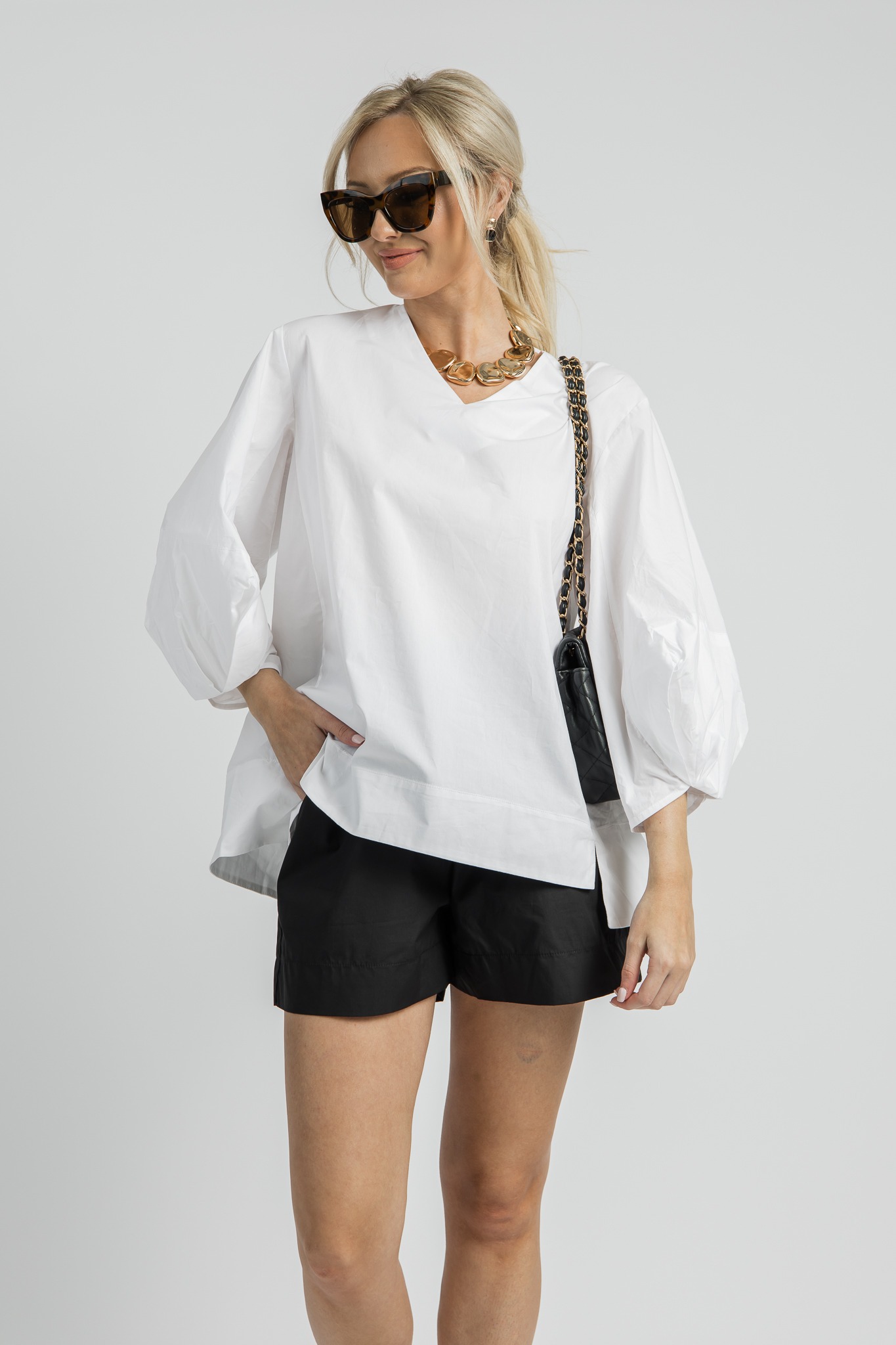 Step Hem Poplin Top, White - 4K7A0541p crop above knees.jpg